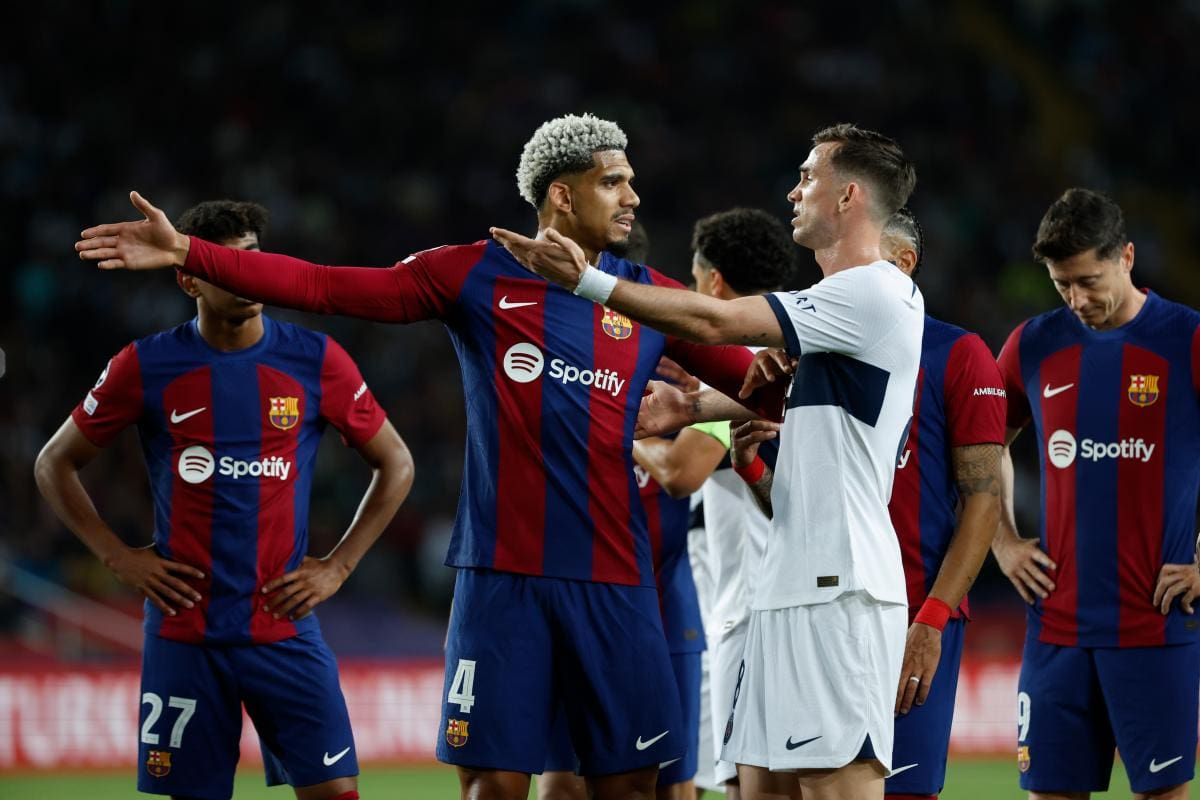 Ronald Araújo le responde a su compañero Ilkay Gündogan