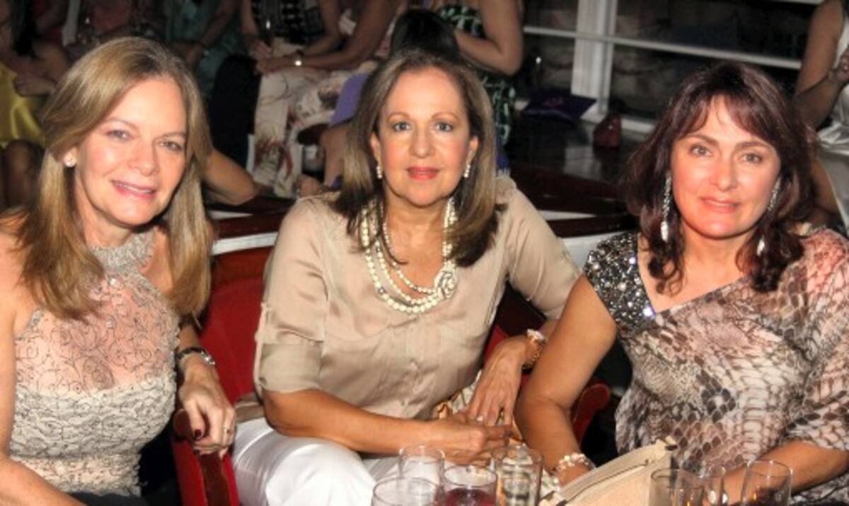 Jaya de Schuster, Alicia Vélez y Katia Martínez.