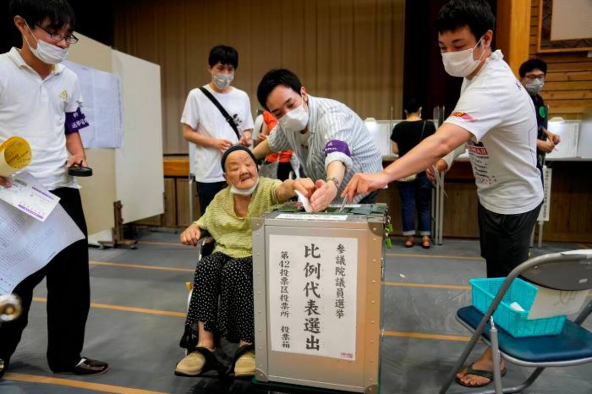 Partido gobernante de Japón revalidará mayoría parlamentaria, según sondeos