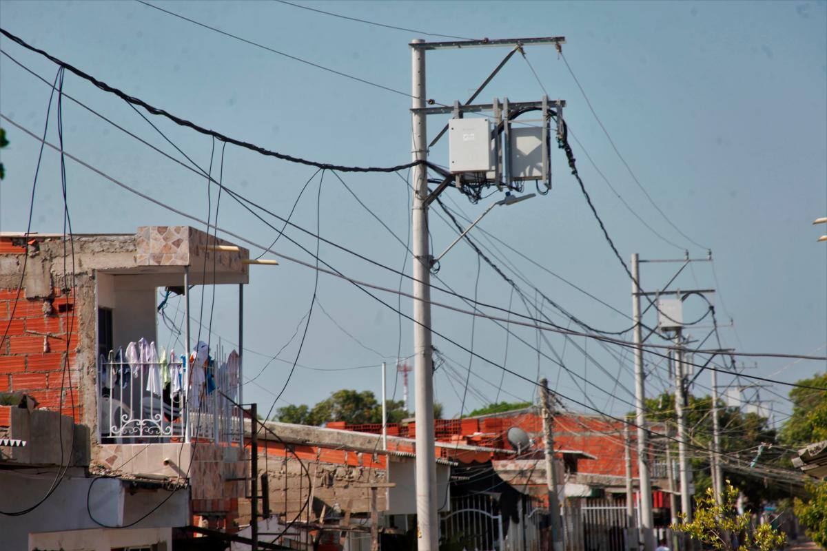 En medio de ola de calor anuncian aumento en las tarifas de la luz