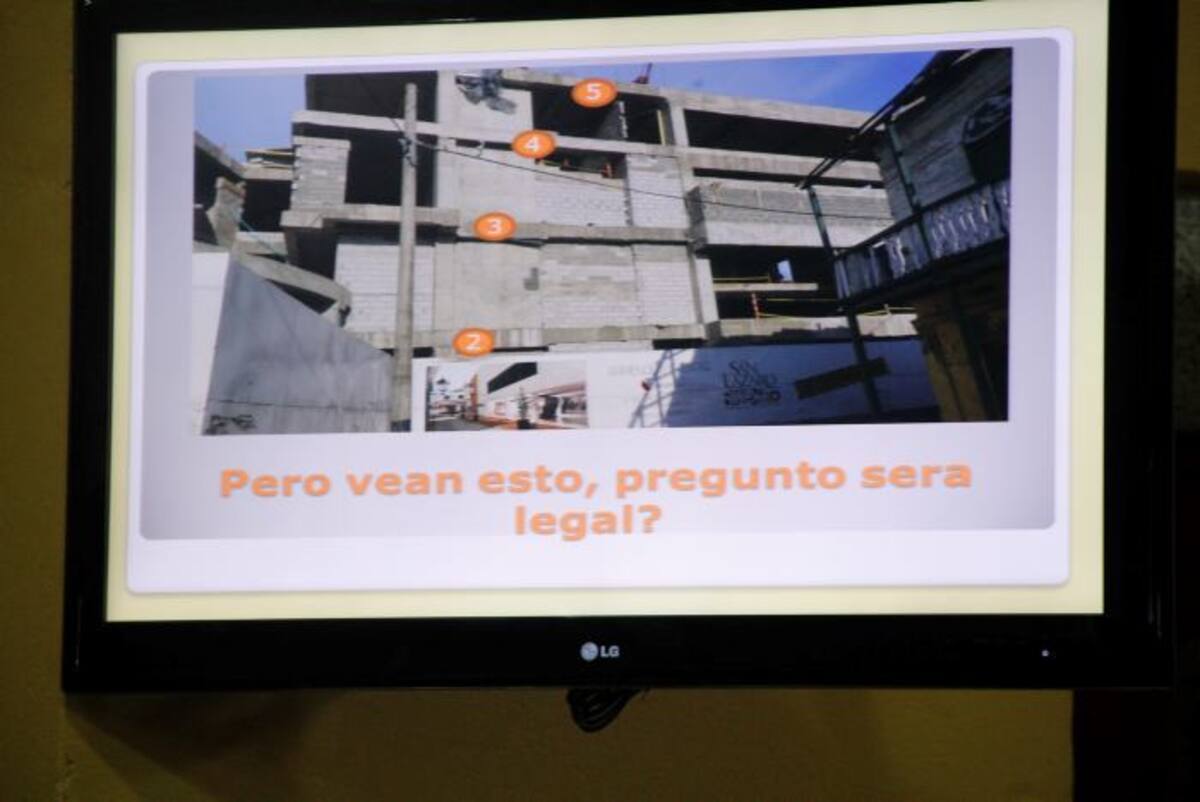 Con esta foto denunciaron en el Concejo la altura que tiene San Lázaro Distrito Arte y que podría tapar la visual del Castillo San Felipe. EL UNIVERSAL
