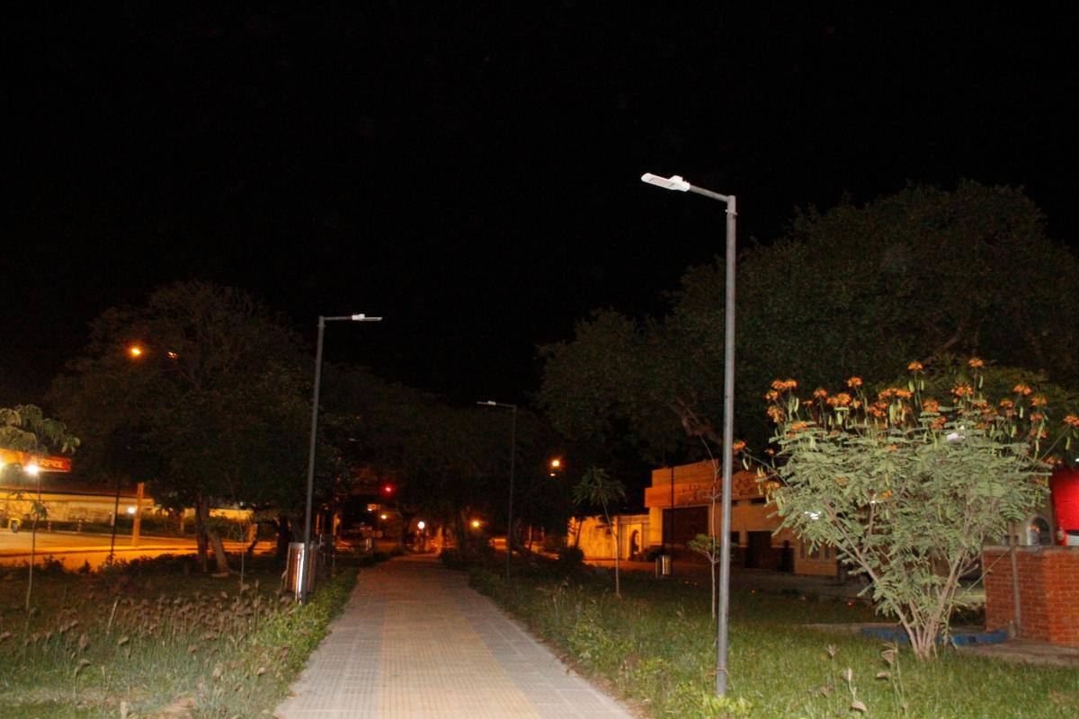 Parque Joaquín Vélez, sin sillas y sin cableado eléctrico