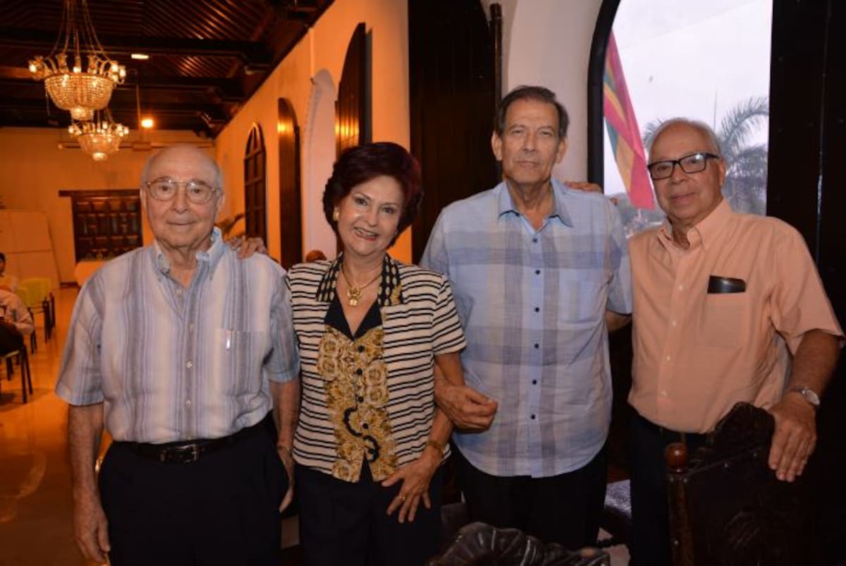 Javier Martínez, Norma Martínez de Piñeros, Edgardo Martínez y Ramiro Martínez.