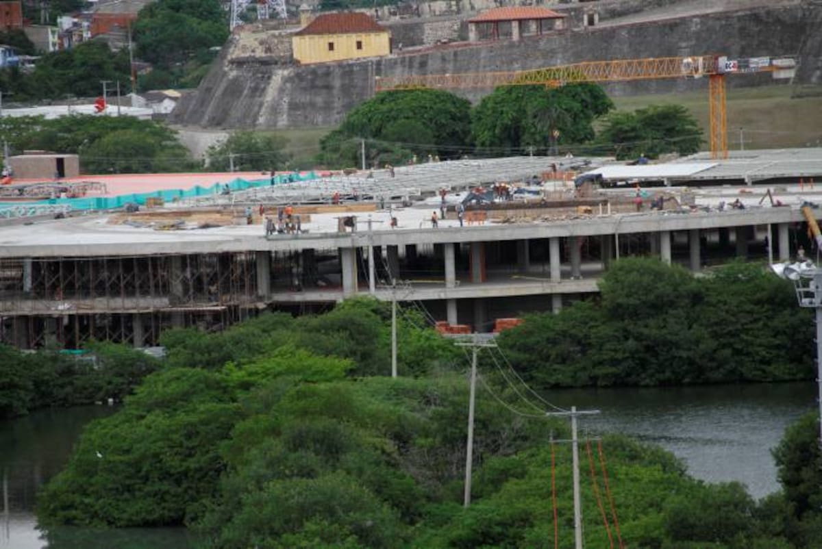 Tres almacenes anclas de gran formato estarán en Mall Plaza El Castillo: Pepe Ganga, Falabella y Carrefour. OSCAR DÍAZ - EL UNIVERSAL