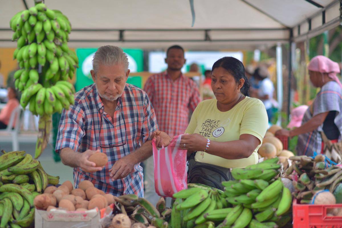 Las millonarias cifras que dejó el mercado campesino en Manga