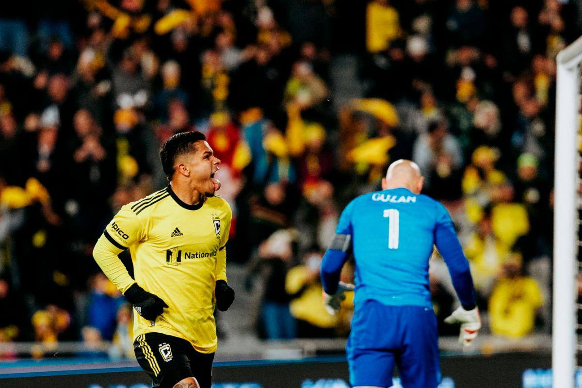 Video: ‘Cucho’ Hernández anotó doblete y pide pista para la Selección