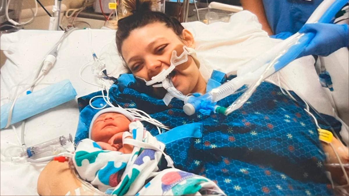 Paula con Juan José recién nacido el pasado 29 de noviembre, un día después de tu terrible dictamen médico. //George Barva - Corresponsal EE. UU.