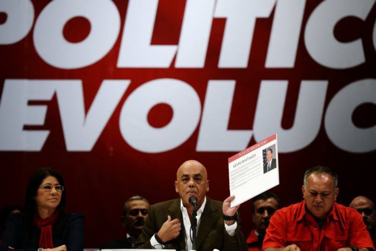 El alcalde oficialista de Caracas, Jorge Rodríguez, afirmó en conferencia de prensa que hay un "complejo plan" dirigido a ejecutar un "golpe de Estado" y asesinar a Nicolás Maduro AFP JUAN BARRETO