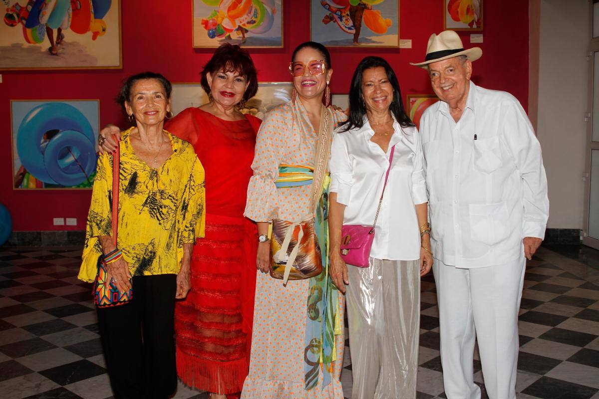 Cecilia Herrera, Nancy Saumet, María del Pilar Rodríguez, Rosario Heins y Raymundo Angulo.