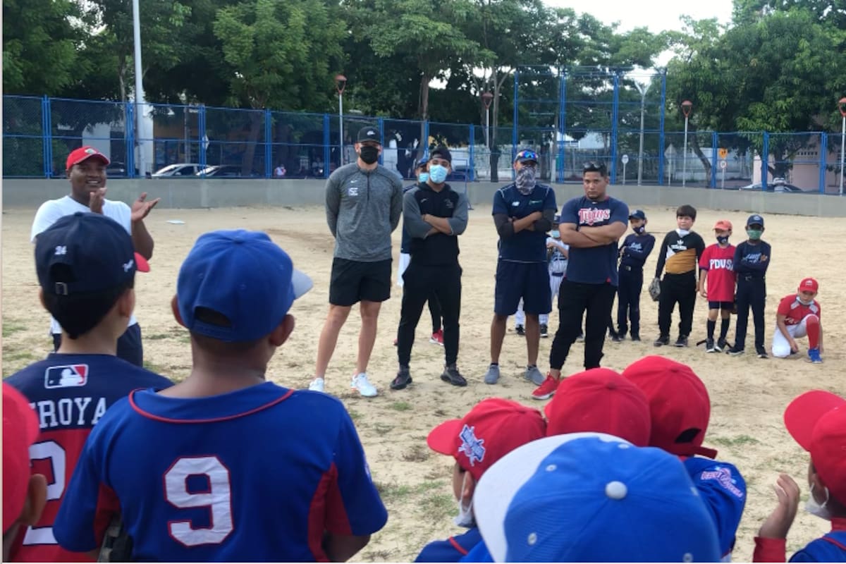 Patiño, Camargo y Flórez dictaron clínica de béisbol en Barranquilla