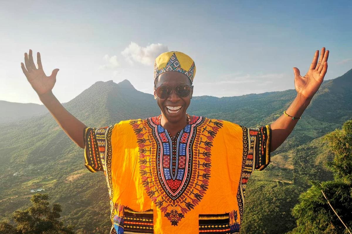 Actor Omar Murillo denuncia haber sido discriminado en un banco