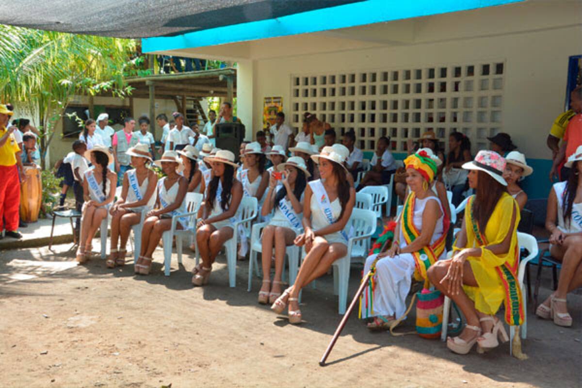 Las reinas durante su visita a las Islas del Rosario. Cortesía