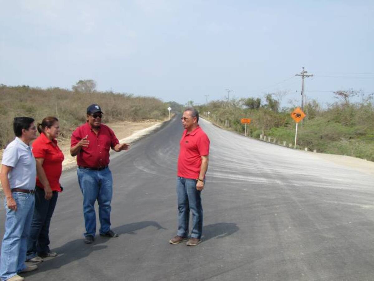 A finales de mayo concluye la pavimentación en asfalto, desde el Canal del Dique hasta el sector de Playetas, pasando por Ararca y Santa Ana. ANIBAL THERAN TOM - EL UNIVERSAL