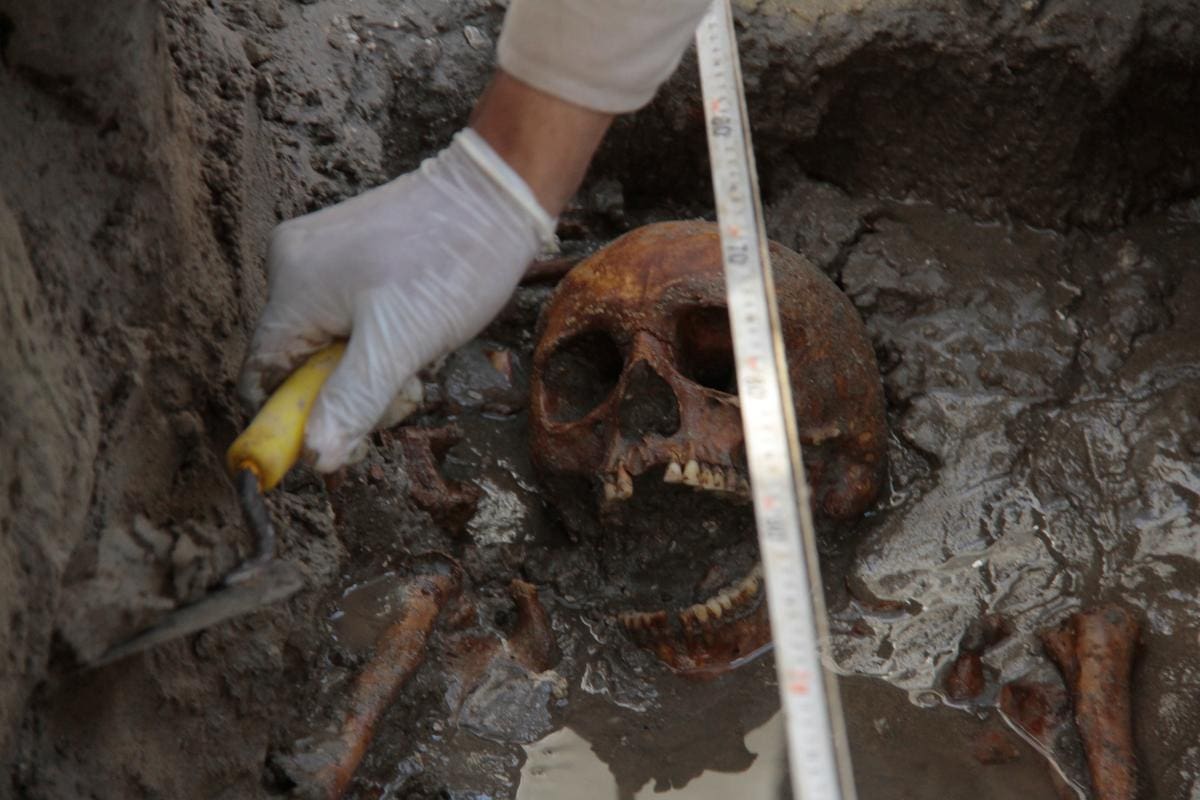 Hallan cuatro cadáveres en una fosa séptica de una finca de Paraguay