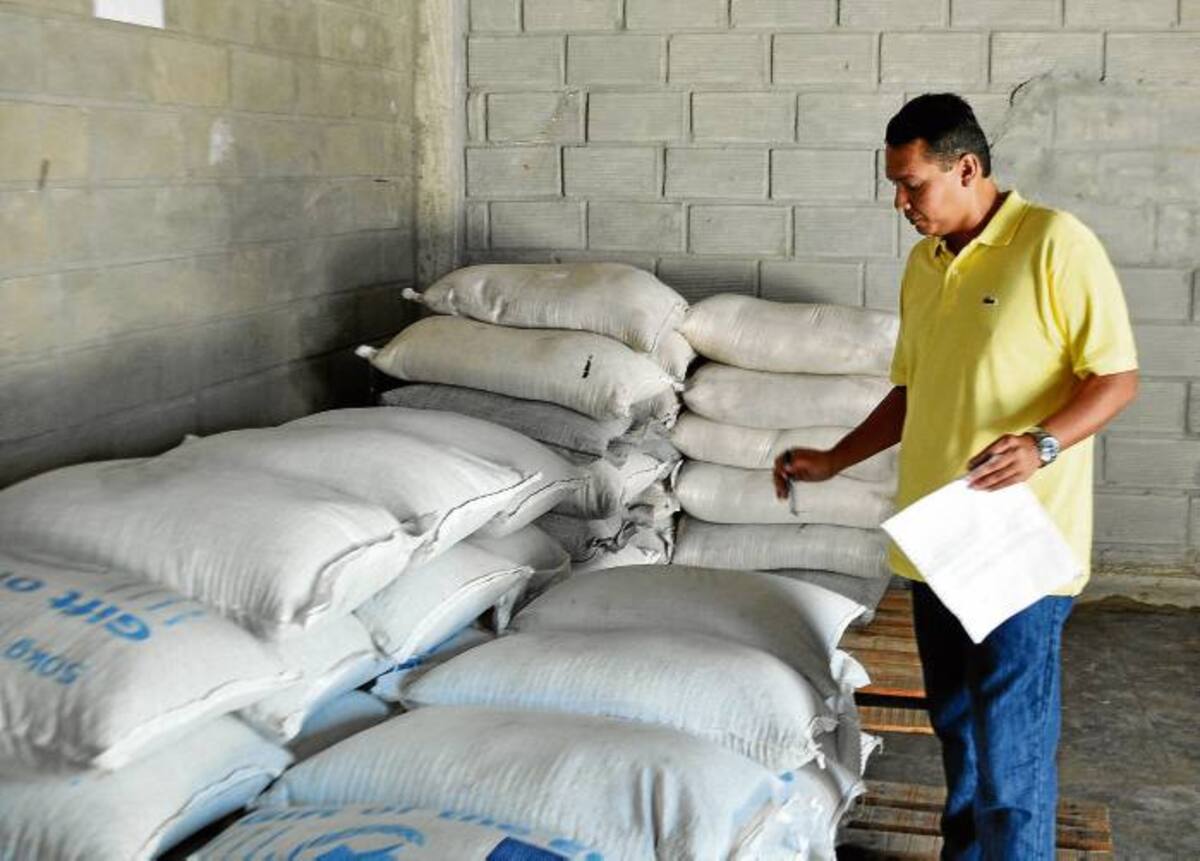 En las bodegas del Banco de Alimentos están siendo almacenados los alimentos que serán destinados a abastecer los comedores escolares. CORTESÍA/