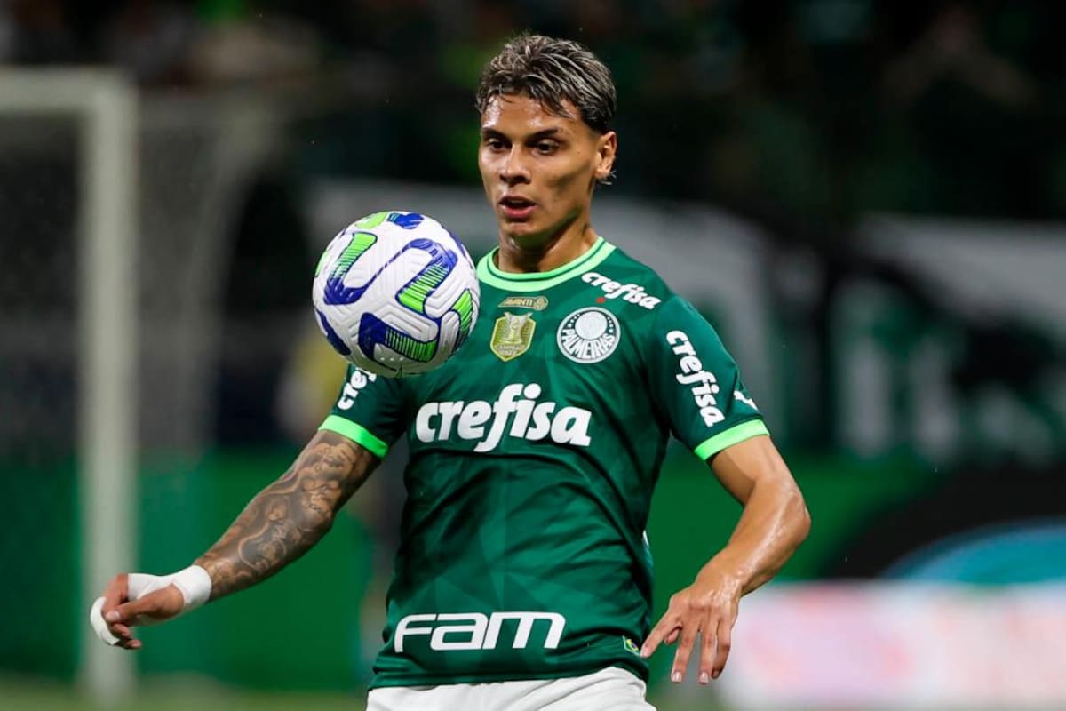 Richard Ríos acaricia el título del Campeonato Brasileño con Palmeiras