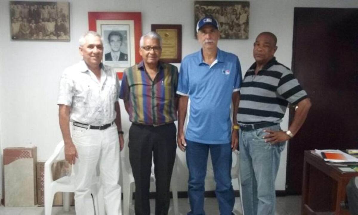 Carlos Roque García y Simón Beleño, de la Federación Colombiana de Béisbol, José Quintero, coordiador e Ismael Pérez, del Colegio de Árbitros de Bolívar. Cortesía
