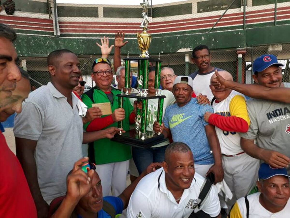 Inseparables de Tolú, subcampeón del XII Campeonato de Sóftbol Masculino, categoría Plus 50.