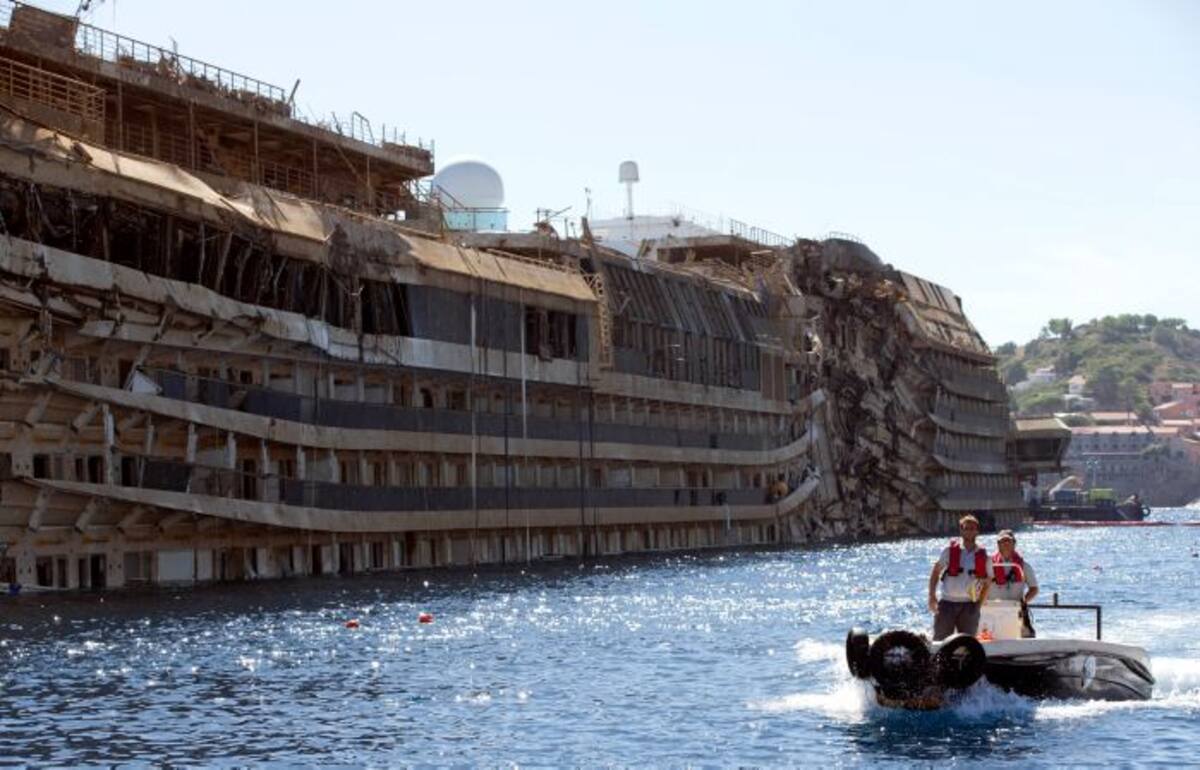 El naufragio de este crucero dejó 32 personas muertras. AP Andrew Medichini