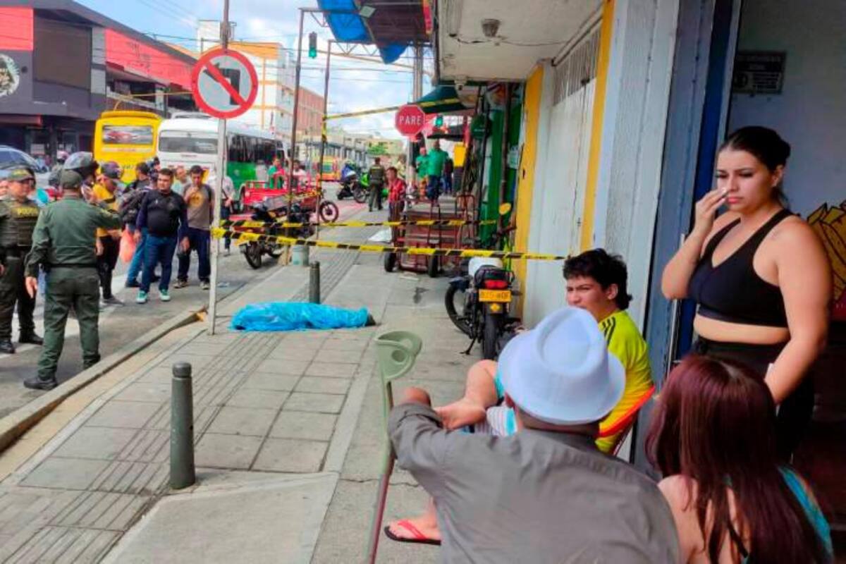 ¡Trágico! Obrero cayó desde un andamio en el tercer piso y murió