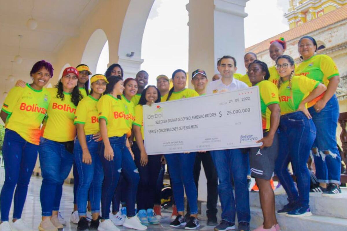 ¿Qué incentivos recibió por el título la selección Bolívar de sóftbol femenino?