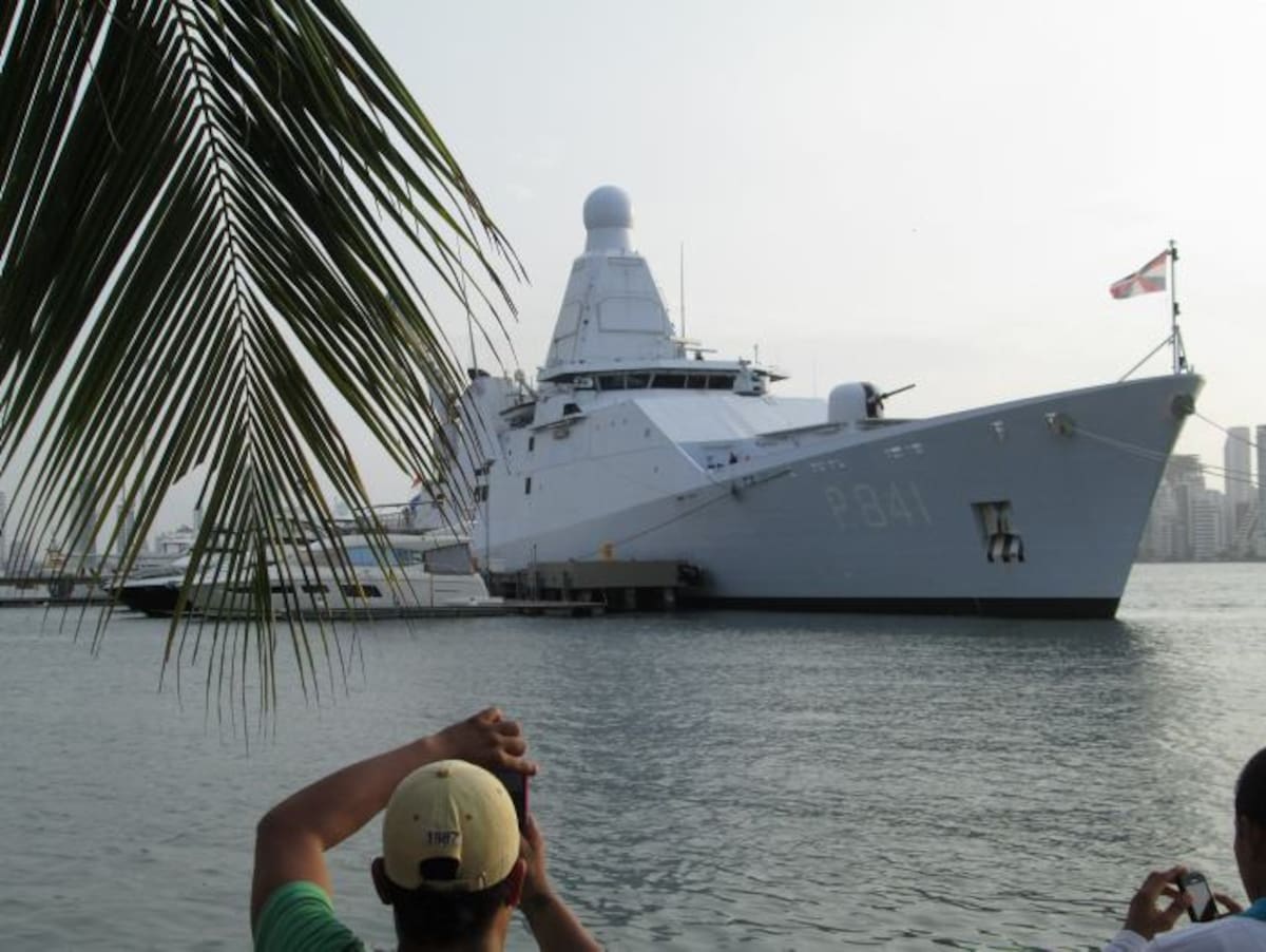 Buque de Guerra Holandés HNLMS PEDRO TORRES, EL UNIVERSAL