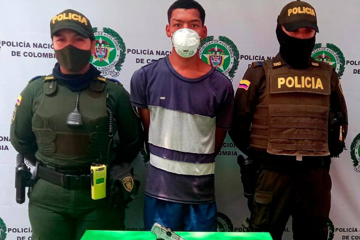 ¡Insólito! Cae presunto atracador con legendaria pistola del ejército alemán