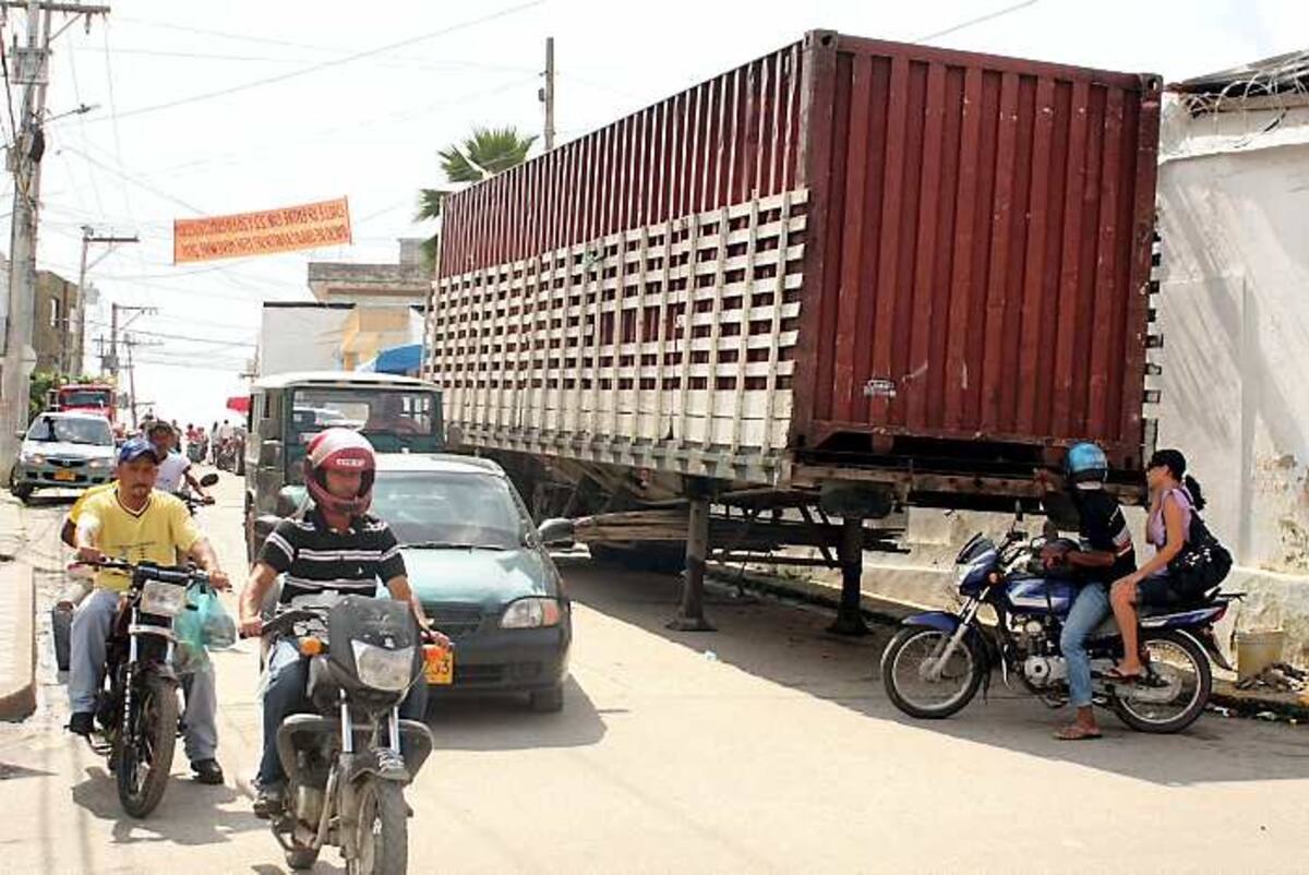 El automotor sigue inmovilizado y parqueado desde hace más de tres meses en la Carrera 24, entre Calles 19 y 20.