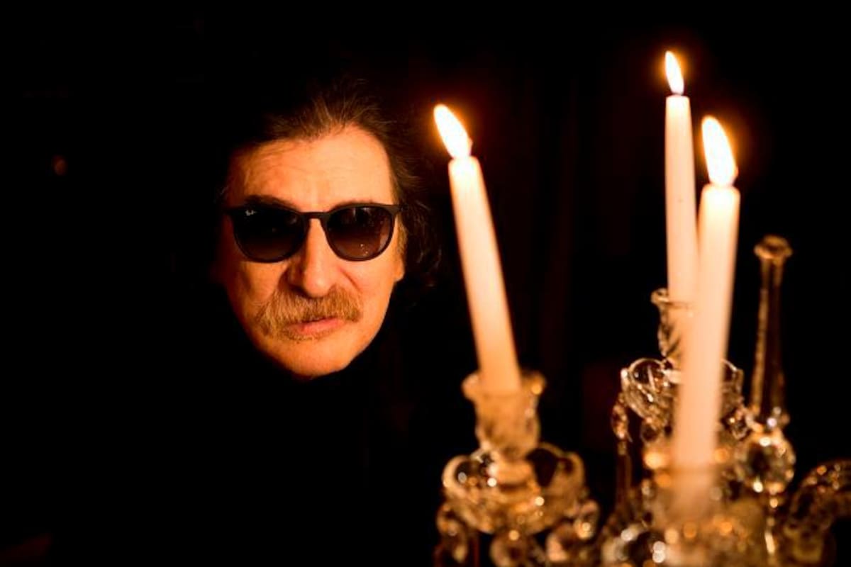 Internado con fiebre el músico Charly García