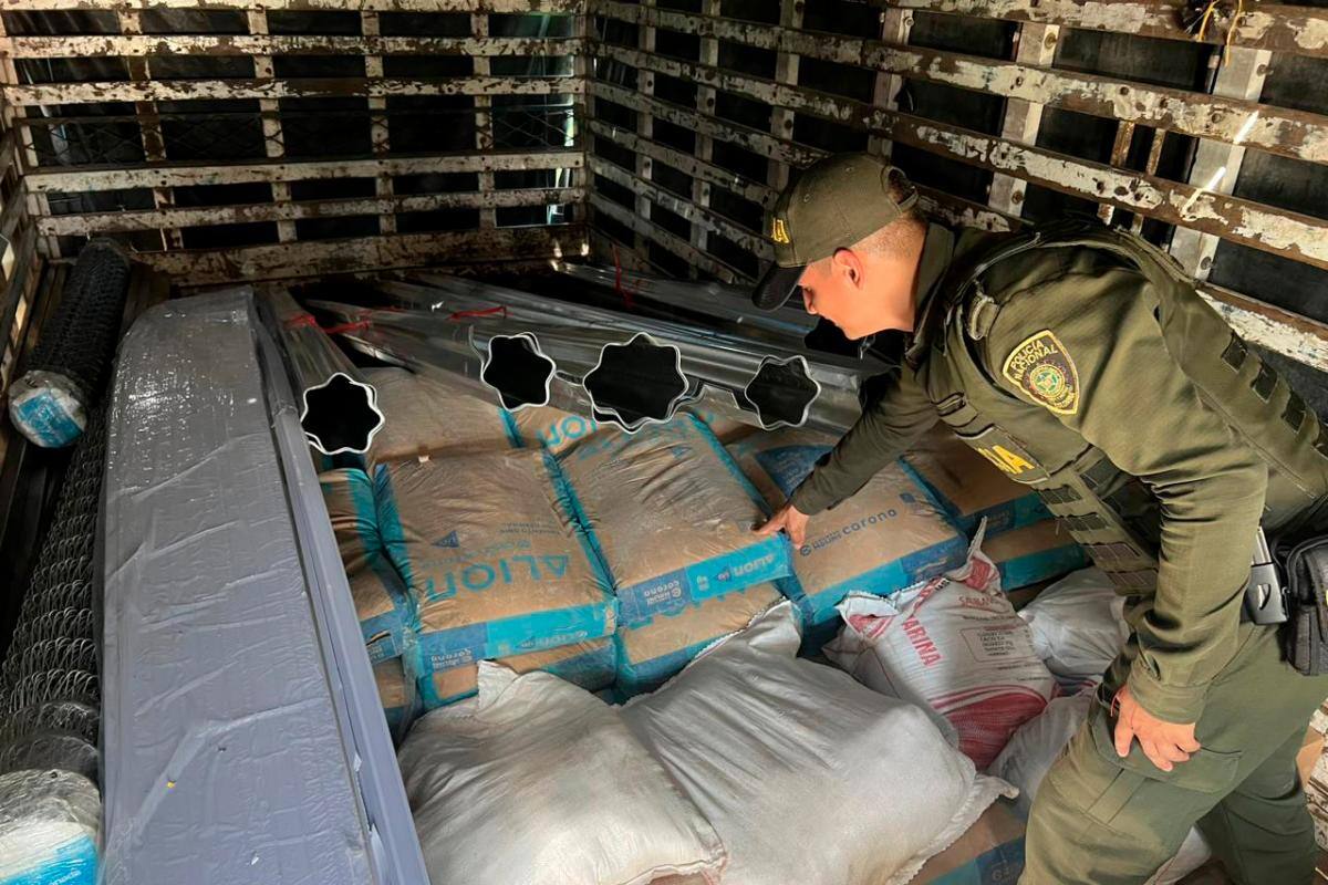 Policía incauta más de 2 toneladas de cemento: ¿iban para grupos de narcos?