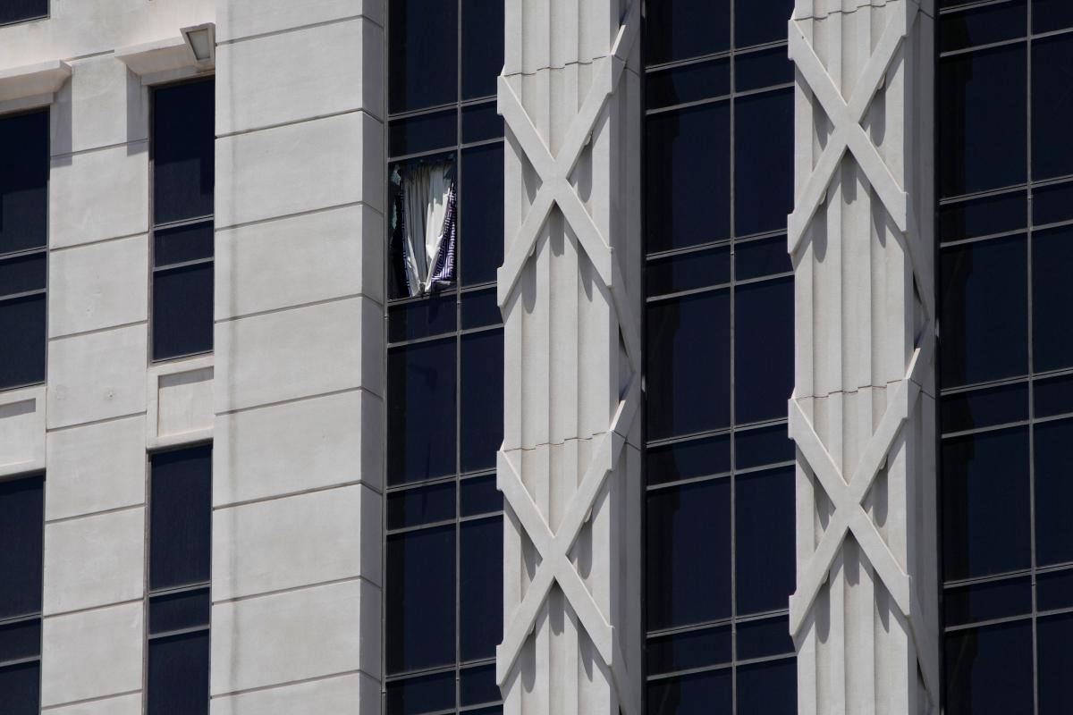 Video: hombre tenía secuestrada a una mujer en el piso 21 de un hotel