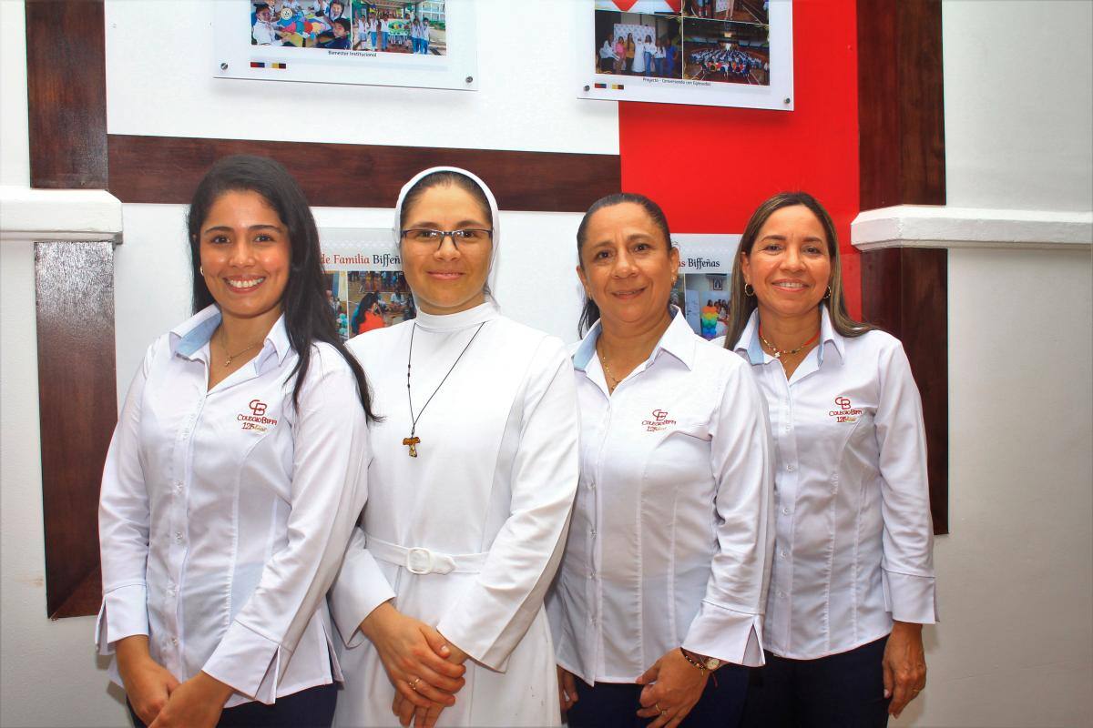 Carolina Ortiz, hermana Guadalupe Escobar, Zandra González y Ana Marrugo.