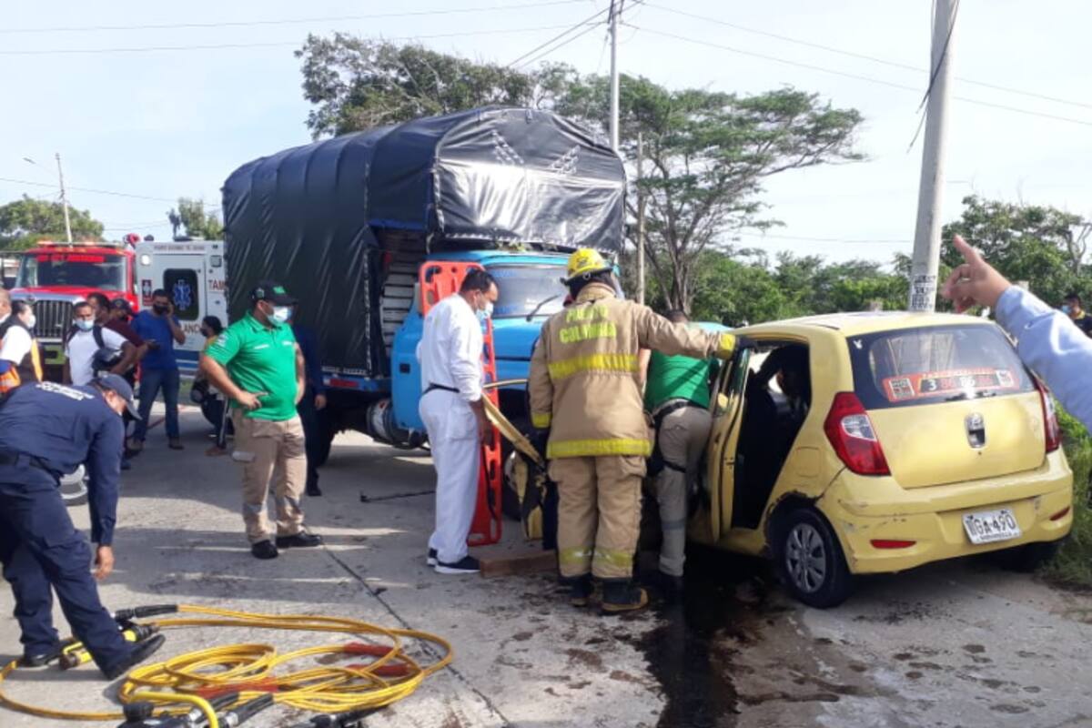 Un muerto y cuatro personas heridas deja accidente en carreteras del Atlántico