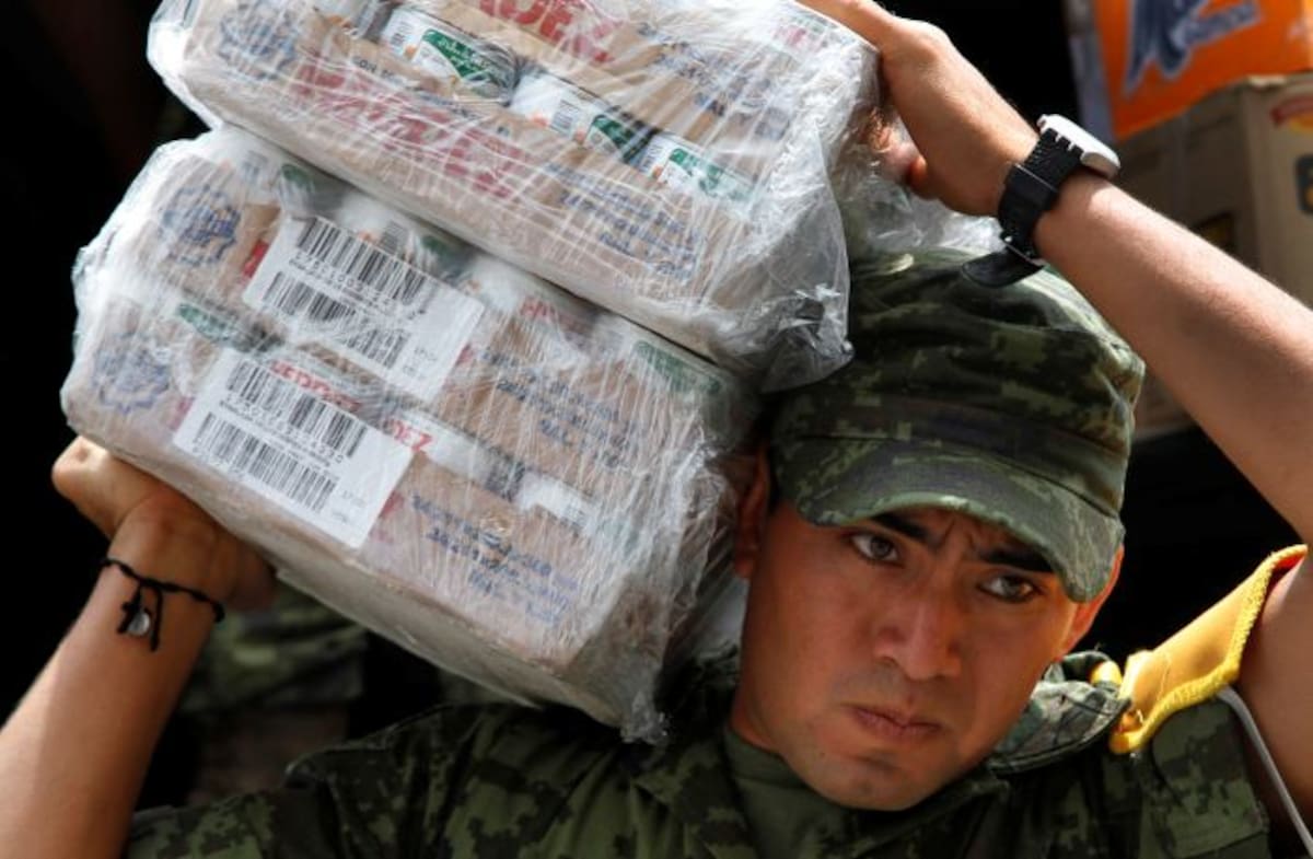 El gobierno trata de solventar la emergencia. AP