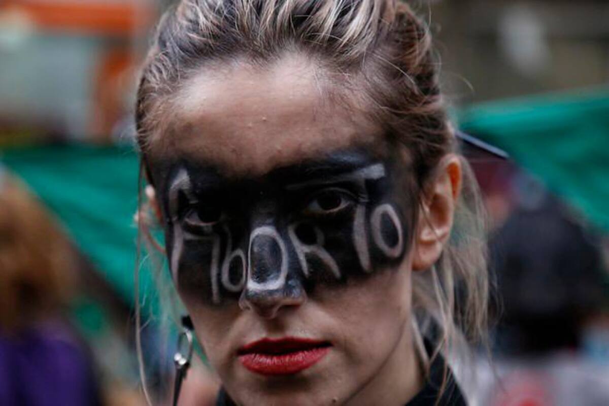 Liberan en El Salvador a mujer encarcelada 9 años por un aborto