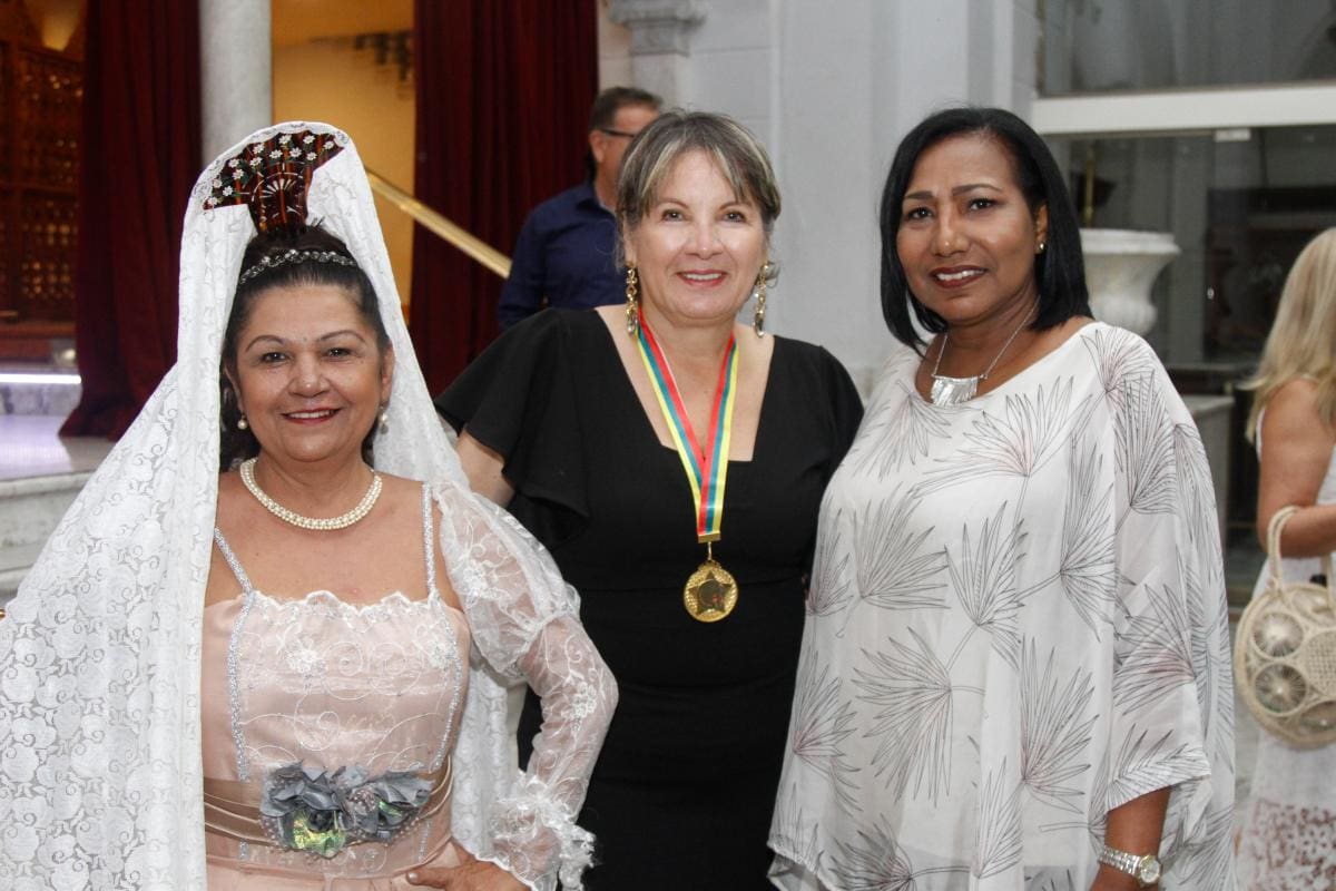 Zillah Quiroz, Meriluz Londoño y Mercedes Susana Romero.