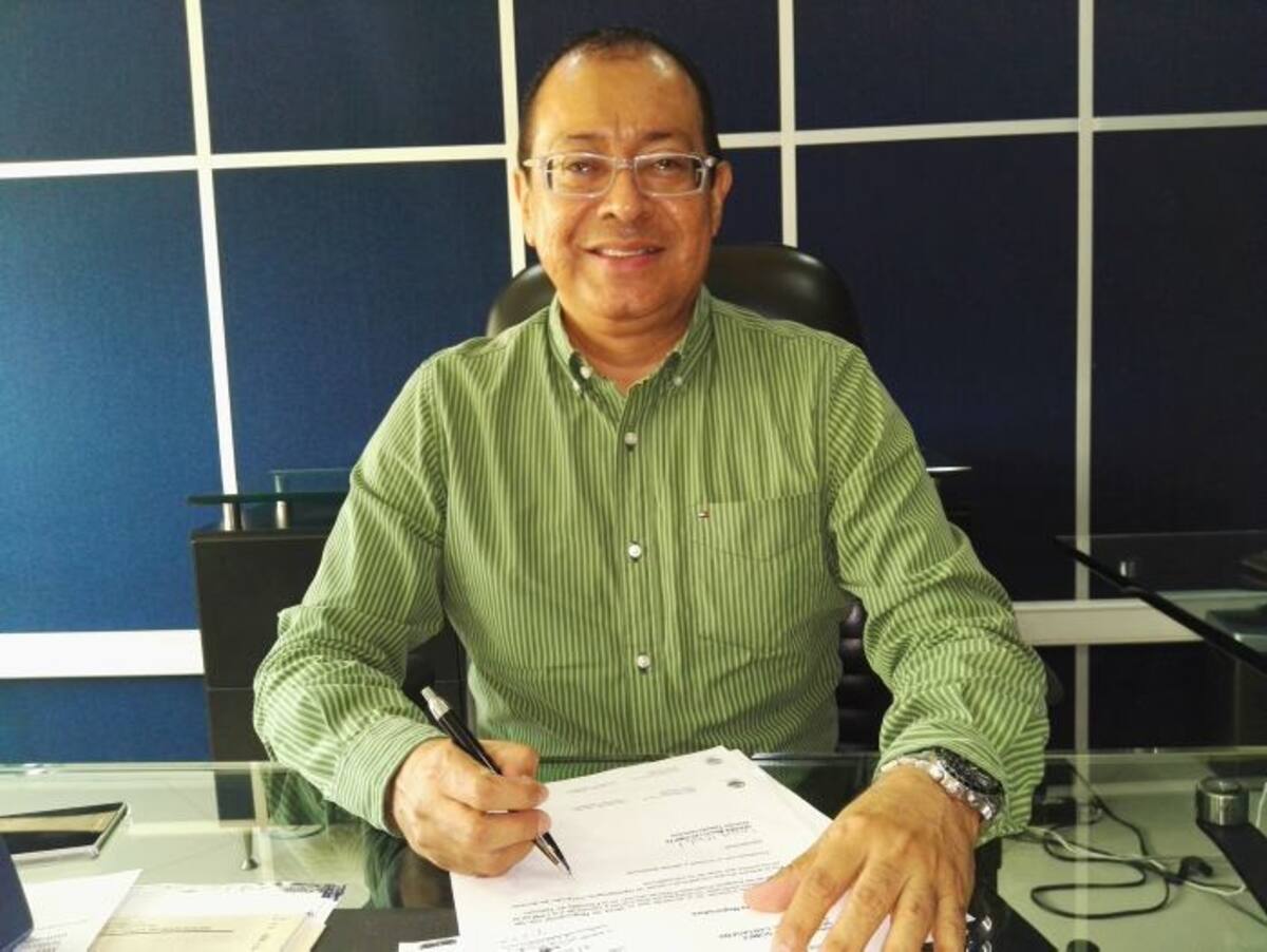 El alcalde encargó de la dirección de la ESE Hospital Local Cartagena de Indias al médico Álvaro Ruíz Campillo, quien entra a reemplazar a Verena Bernarda Polo Gómez. Cortesía.