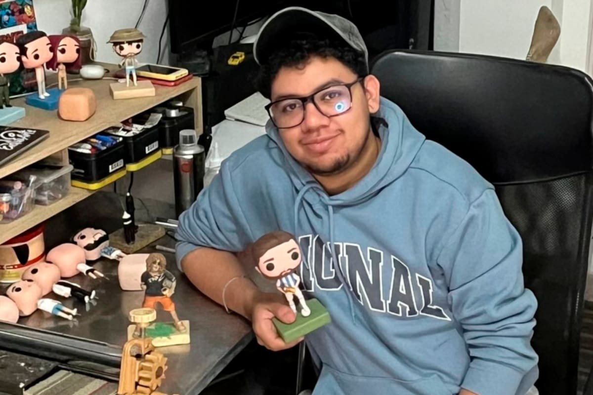 El artista cartagenero que esculpe la realidad a través de Funko Pops