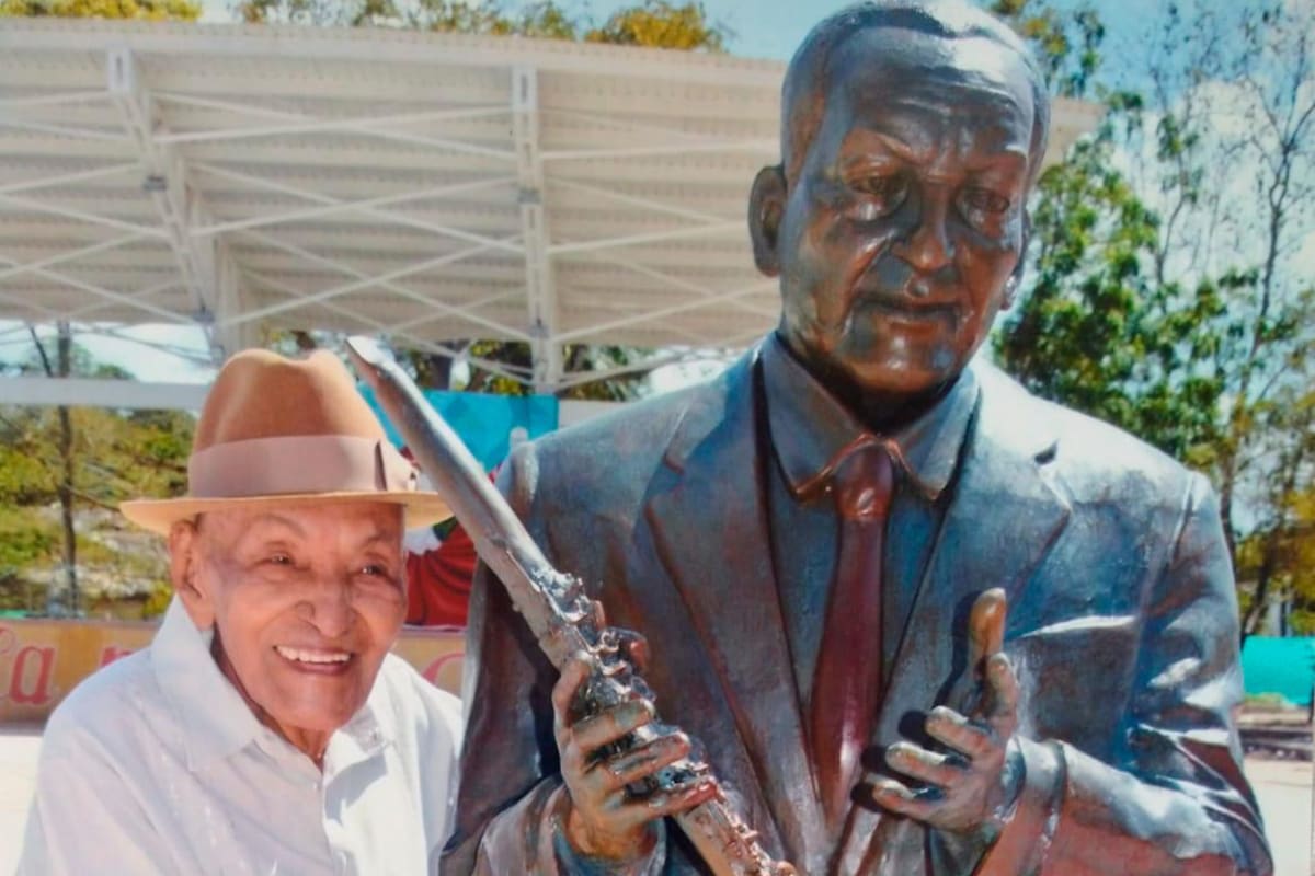 En fotos: Juan Bautista Madera ante su propia estatua