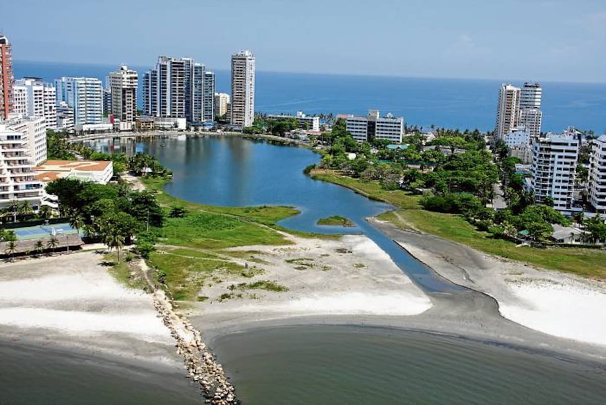 Boca de El Laguito, sin interconexión con el mar. ÓSCAR DÍAZ-EL UNIVERSAL