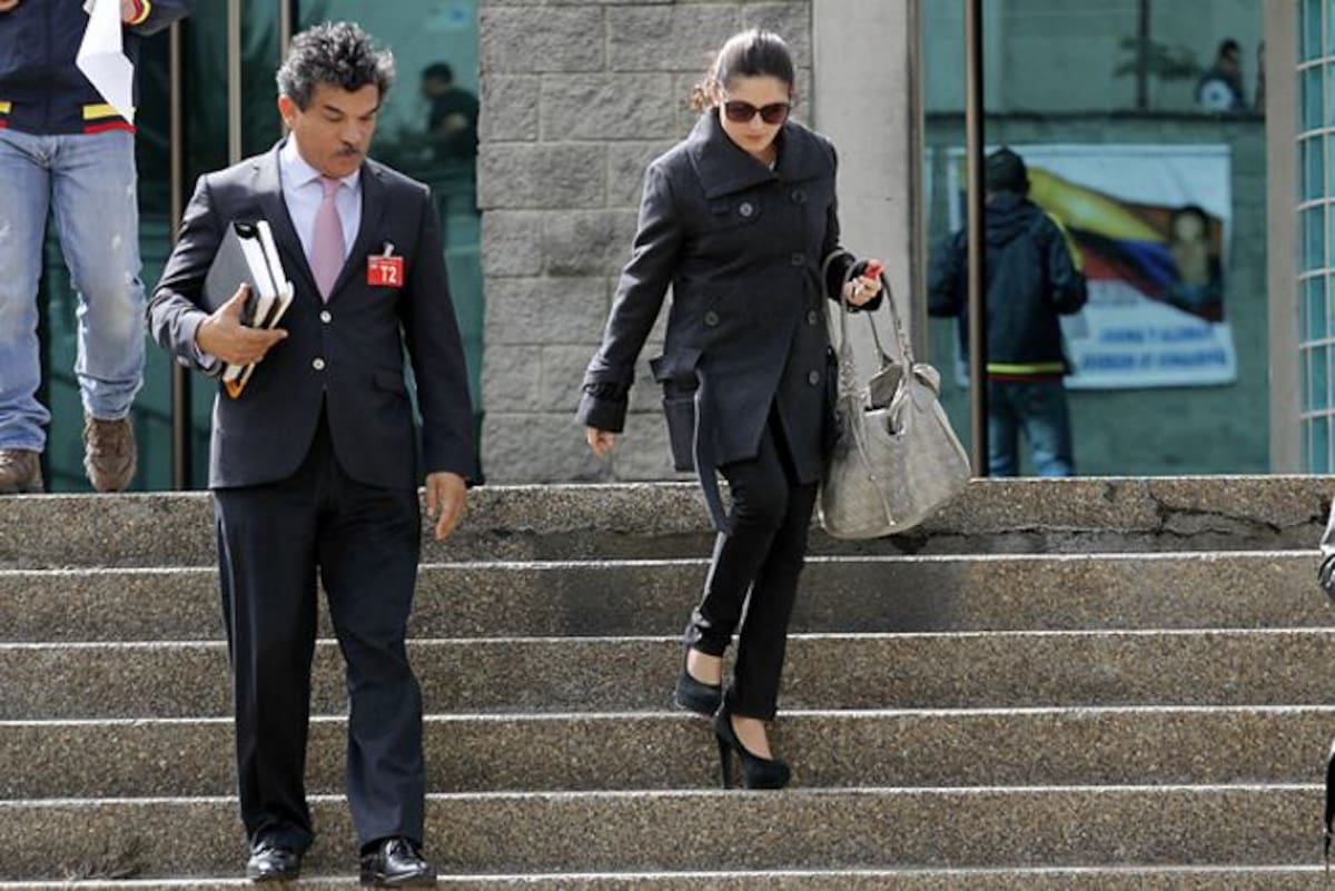 a actriz y esposa del hacker Andrés Sepulveda, Lina Luna llega a la fiscalía a entrevista. COLPRENSA