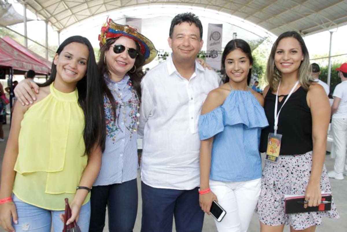 Susana Romero, María Bernarda Osorio, Johnny Romero, María Carolina Ballestas y Margarita Vásquez. MARUJA PARRA - EL UNIVERSAL