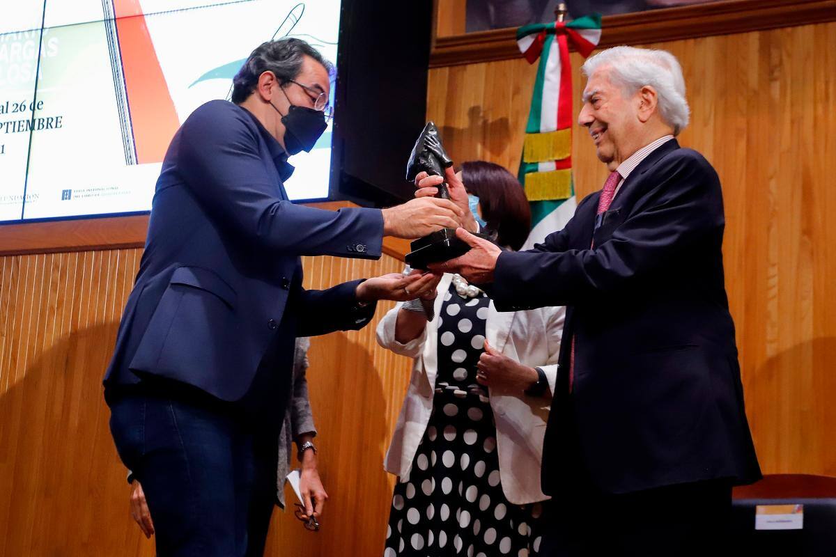 Juan Gabriel Vásquez gana el Premio de Novela Mario Vargas Llosa