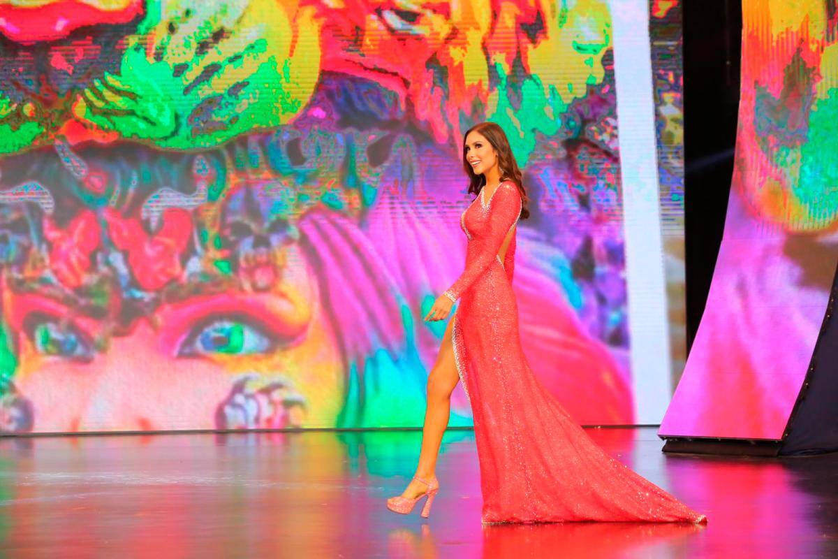 Las aspirantes derrocharon belleza en el desfile en traje de gala. Foto: Nayib Gaviria.
