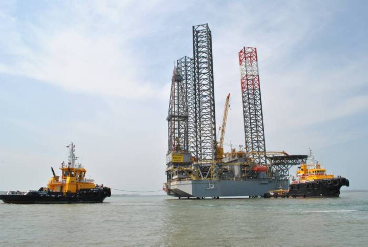 La plataforma Offshore seguía ayer en la bahía de Cartagena a la espera de mejores condiciones marinas en la zona de Galerazamba. CORTESÍA