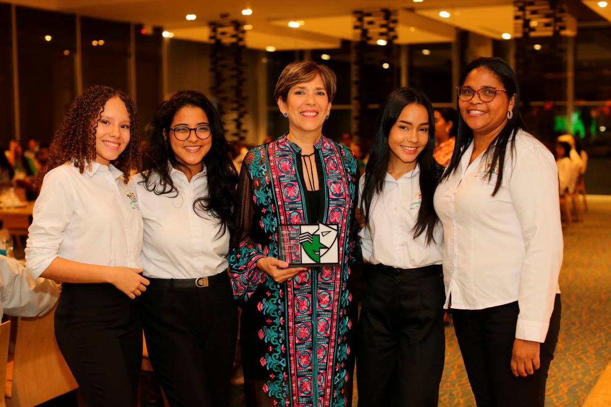 Sharick Yeray Nadjar Gaviria, Isa Milena Rangel Franco, María Patricia Porras Mendoza, Mariana Flórez y Yomaira Barrios.