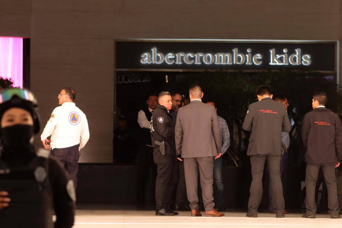 Video: “a punta” de mazo asaltaron una joyería en centro comercial