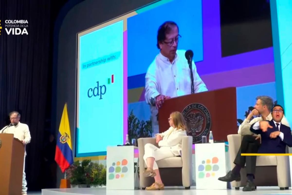 “Debemos fortalecer la economía popular”: Petro en congreso de banqueros