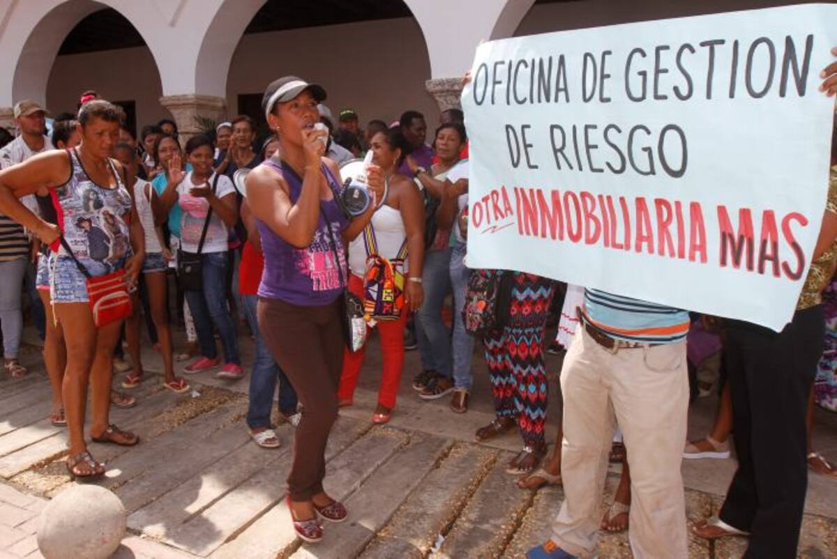 protestaron contra la oficina de Gestión de Riesgo del Distrito. Claudia Fortich - El Universal