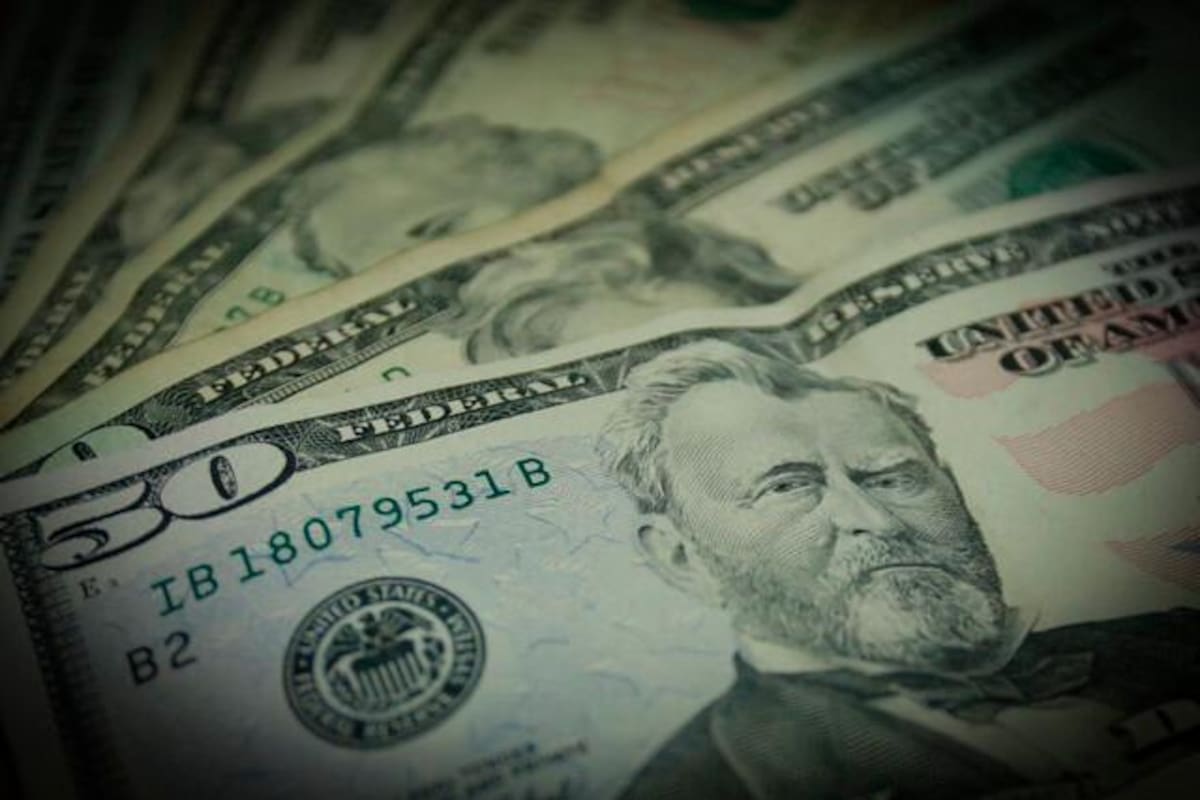 Dólar hoy: leve alza, pero continúa alejándose de la barrera de $4.000
